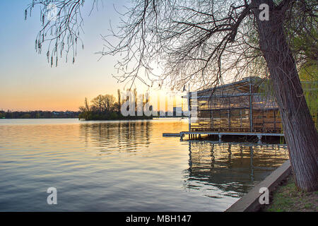 La natura e il lago dal parco Herastrau Bucarest, Romania. Foto Stock