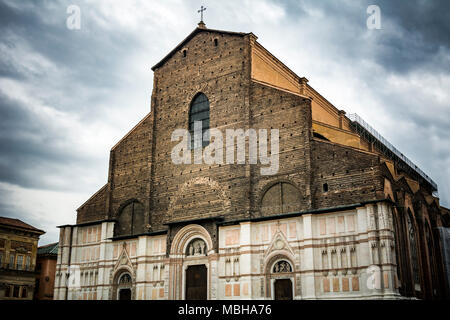 Cattedrale di Bologna in Piazza Maggiore in Italia Foto Stock