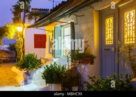 Case nel quartiere di Anafiotika di Atene in Grecia. Foto Stock