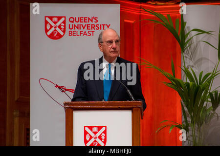 Belfast, Irlanda del Nord. 10 Aprile, 2018. Costruire la pace evento celebra il ventesimo anniversario dell'accordo del Venerdì santo di Belfast, Irlanda del Nord, Regno Unito alla Queen's University con Bill Clinton e Tony Blair, Bertie Ahern e il senatore George Mitchell J Credito: Daniel Bradley/Alamy Live News Foto Stock