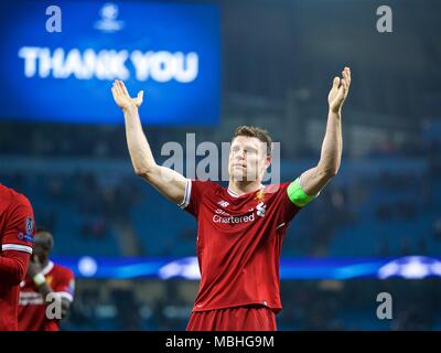 Manchester, Regno Unito. Decimo Apr, 2018. Liverpool il capitano James Milner celebra dopo la UEFA Champions League quarti seconda gamba partita di calcio tra la città di Manchester e Liverpool a Manchester in Gran Bretagna, il 10 aprile 2018. Liverpool ha vinto 5-1 sull'aggregato e avanzate per la semifinale. Credito: Xinhua/Alamy Live News Foto Stock