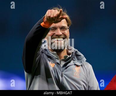 Manchester, Regno Unito. Decimo Apr, 2018. Liverpool manager Jurgen Klopp celebra dopo la UEFA Champions League quarti seconda gamba partita di calcio tra la città di Manchester e Liverpool a Manchester in Gran Bretagna, il 10 aprile 2018. Liverpool ha vinto 5-1 sull'aggregato e avanzate per la semifinale. Credito: Xinhua/Alamy Live News Foto Stock