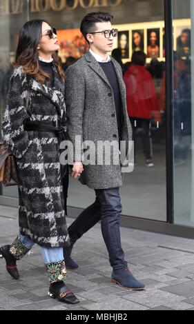 Beijing, Pechino, Cina. 9 apr, 2018. Pechino, Cina-9Aprile 2018: street fashion a Pechino. Credito: SIPA Asia/ZUMA filo/Alamy Live News Foto Stock