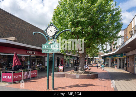 Centro commerciale Totton, Totton, Hampshire, Inghilterra, Regno Unito Foto Stock
