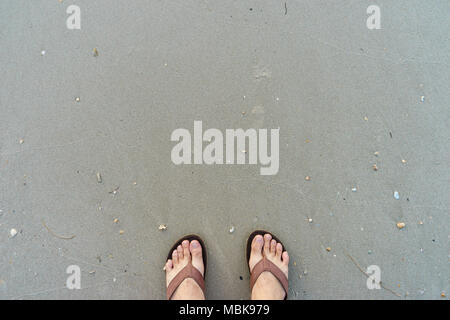 Due piedi di immersione in sabbia di mare Foto Stock