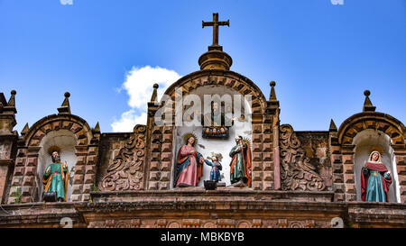 Dettaglio sulla facciata della Cattedrale di Cuzco nel centro città di Cuzco, Perù. Foto Stock