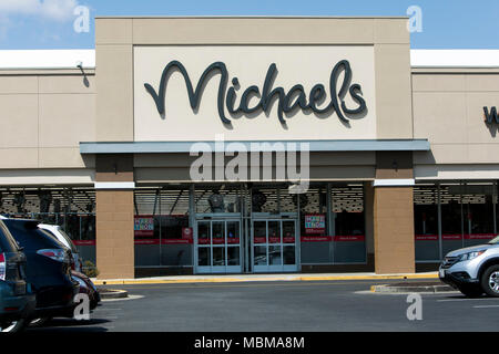 Un logo segno esterno di una Michaels store in Silver Spring, Maryland il 10 aprile 2018. Foto Stock