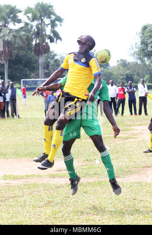 I giovani ugandesi che prendono parte alla Copa scuole Coca-Cola Cup di Soroti Foto Stock