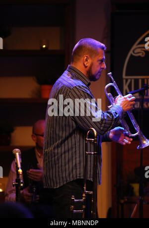 A Cracovia, Polonia - 30 ottobre 2015: Boba Jazz Band che suona musica dal vivo al Jazz Cracovia il giorno della commemorazione di tutti i defunti Festival in Jaszczury Club. Cracovia. Polonia Foto Stock