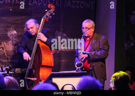 A Cracovia, Polonia - 30 ottobre 2015: Boba Jazz Band che suona musica dal vivo al Jazz Cracovia il giorno della commemorazione di tutti i defunti Festival in Jaszczury Club. Cracovia. Polonia Foto Stock