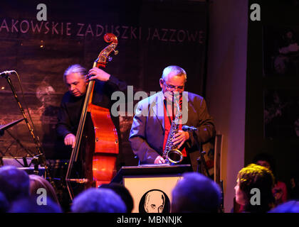 A Cracovia, Polonia - 30 ottobre 2015: Boba Jazz Band che suona musica dal vivo al Jazz Cracovia tutte le anime Day Festival in Jaszczury Club. Cracovia. Polonia Foto Stock