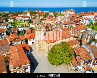 La Iglesia de Comillas Chiesa è una città cattolica chiesa si trova a Comillas, Cantabria, regione della Spagna Foto Stock