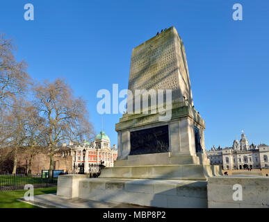 Londra, Inghilterra, Regno Unito. Le guardie Memorial divisionale (Harold Charlton Bradshaw / Gilbert Ledward; 1926) la sfilata delle Guardie a Cavallo Foto Stock