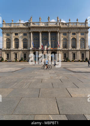 Un palazzo storico che è stato il primo Senato del Regno d'Italia. Essa ospita la città di Torino il Museo di Arte Antica Foto Stock