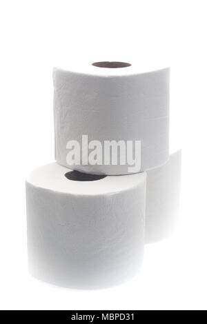 Bianco generico di carta igienica su uno sfondo bianco Foto Stock