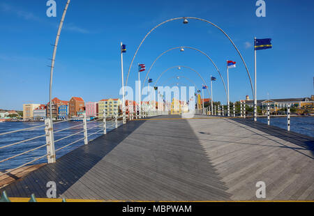 Queen Emma Bridge Willemstad, Curacao Foto Stock