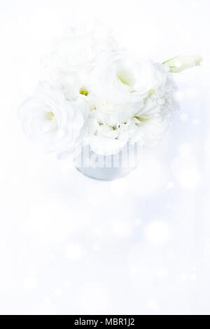 Wedding rose bianche bouquet sfondo bokeh di fondo. Foto Stock