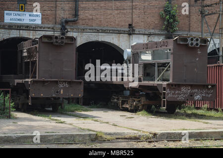 Locomotiva revisione presso il Pakistan Ferrovie Moghalpura, Lahore, Pakistan - parte i pianali finito Foto Stock