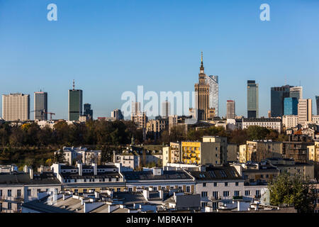 Vista sulla città, grattacieli nel centro della città con il palazzo della cultura e della scienza, Pałac Kultury i Nauki,Varsavia, Polonia Foto Stock