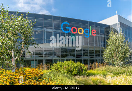 MOUNTAIN VIEW, CA/USA - Luglio 30, 2017: Google la sede aziendale e il logo. Foto Stock