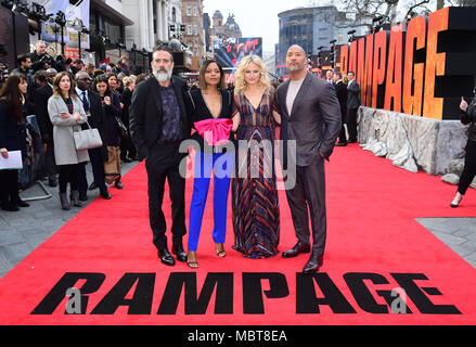 Jeffrey Dean Morgan, Naomie Harris, Malin Akerman e Dwayne Johnson che frequentano la premiere europeo di Rampage, svoltasi presso il Cineworld nel quadrato di Leicester, Londra Foto Stock