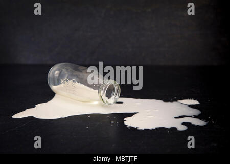Non piangere sul latte versato Foto Stock