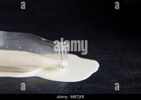 Non piangere sul latte versato Foto Stock
