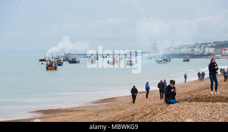 La pesca di lasciare la manifestazione di pescatori a Hastings, East Sussex, per protestare contro le politiche UE causando la devastazione in Gran Bretagna il settore della pesca. Foto Stock