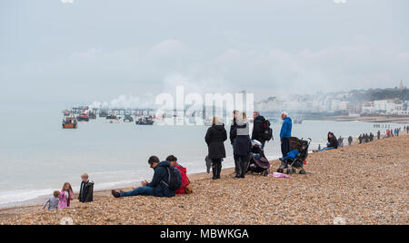 La pesca di lasciare la manifestazione di pescatori a Hastings, East Sussex, per protestare contro le politiche UE causando la devastazione in Gran Bretagna il settore della pesca. Foto Stock