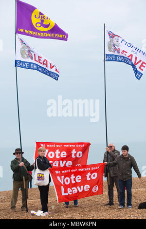 La pesca di lasciare la manifestazione di pescatori a Hastings, East Sussex, per protestare contro le politiche UE causando la devastazione in Gran Bretagna il settore della pesca. Foto Stock