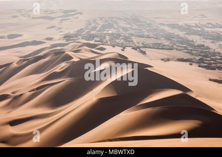 Le dune di sabbia nel deserto di Huacachina, Regione di Ica, Perù Foto Stock