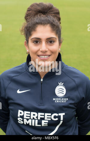 Londra, Regno Unito. Xi Apr, 2018. Naomi Dattani del Middlesex County Cricket Club womens team. Credito: David Rowe/Alamy Live News Foto Stock