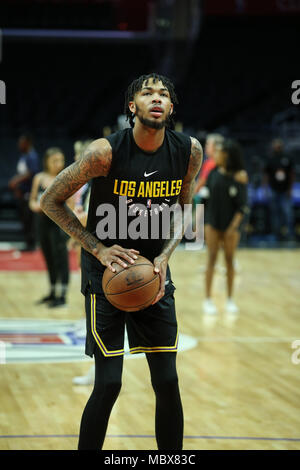 Los Angeles, CA, Stati Uniti d'America. Xi Apr, 2018. Los Angeles Lakers avanti Brandon Ingram (14) in fase di riscaldamento prima della Los Angeles Lakers vs Los Angeles Clippers a Staples Center on April 11, 2018. (Foto di Jevone Moore) Credito: csm/Alamy Live News Foto Stock