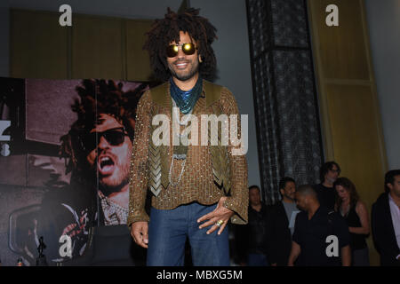 Città del Messico. Xi Apr, 2018. Cantante americana Lenny Kravitz visto durante una conferenza stampa per promuovere il suo 'Alzare la vibrazione Tour" tenutasi a San Regis Hotel in Città del Messico. Credito: Carlos Tischler SOPA/images/ZUMA filo/Alamy Live News Foto Stock