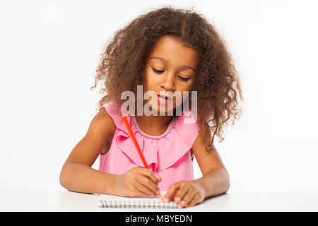 Cinque anni adorabili African American Girl - isolato su sfondo bianco Foto Stock