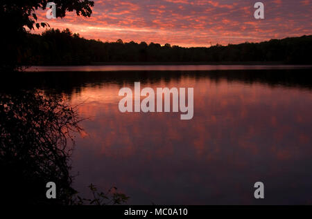 Sunrise a Hartford Serbatoio n. 6, West Hartford serbatoio, West Hartford, Connecticut Foto Stock