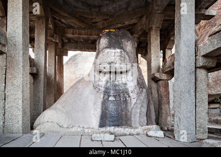 Molto grande statua Nandy, nandy è un santo bull nell'induismo Foto Stock