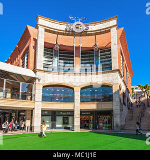 AVEIRO, Portogallo - Luglio 02: Il Forum è un grande centro commerciale sulla luglio 02, 2014 in Aveiro, Portogallo Foto Stock