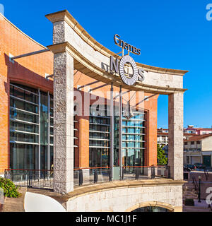 AVEIRO, Portogallo - Luglio 02: Il Forum è un grande centro commerciale sulla luglio 02, 2014 in Aveiro, Portogallo Foto Stock