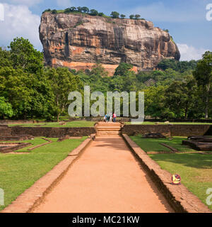 Vista sulla piazza di Sigiriya o Lions Rock in Sri Lanka. Foto Stock