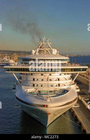 Il Grand Princess ormeggiate nel porto di Civitavecchia, Italia Foto Stock