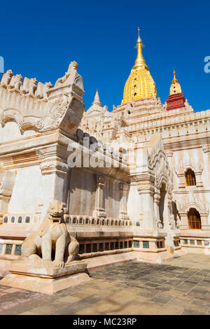 L'esterno del 'Tempio di Ananda' a Bagan, Myanmar (Birmania). Foto Stock