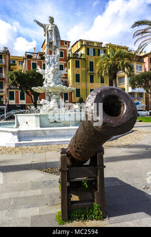 SANTA MARGHERITA LIGURE, Italia - 12 Marzo 2018: Monumento a Cristoforo Colombo a Santa Margherita Ligure, Italia. Il monumento è stato creato dallo scultore Foto Stock