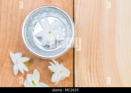 Aroma al gelsomino flora profumo utilizzare acqua in Songkran festival in Thailandia nuovo anno di vacanza. Foto Stock