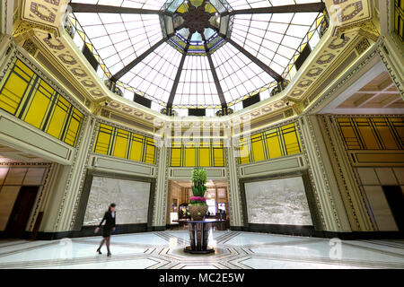 La lobby del Fairmont Hotel di pace, Shanghai, Cina Foto Stock