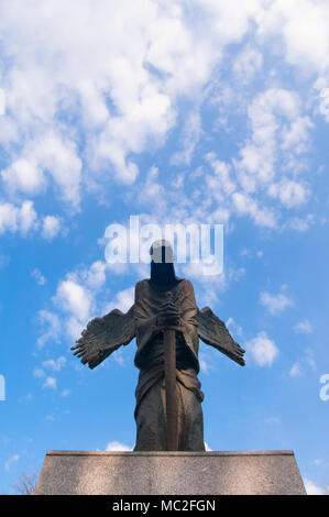 Monumento alle vittime del massacro di Katyn (Pomnik Ofiar Zbrodni Katyńskiej) Wroclaw, Polonia, Aprile 2018 Foto Stock