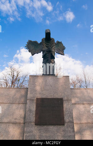 Monumento alle vittime del massacro di Katyn (Pomnik Ofiar Zbrodni Katyńskiej) Wroclaw, Polonia, Aprile 2018 Foto Stock