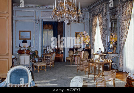 Im Inneren des Hauses der Duchessa di Windsor Wallis Simpson, in Bois de Boulogne bei Paris, Frankreich 1974. Dentro la casa di Wallis Simpson, duchessa di Windsor a Bois de Boulogne vicino a Paris, Francia 1974. Foto Stock