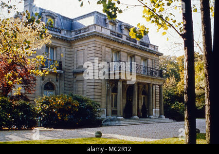 Das Haus der Herzogin von Windsor, Wallis Simpson, im Bois de Boulogne bei Paris, Frankreich 1974. Il mansion di Wallis Simpson, duchessa di Windsor, al Bois de Boulogne vicino a Paris, Francia 1974. Foto Stock