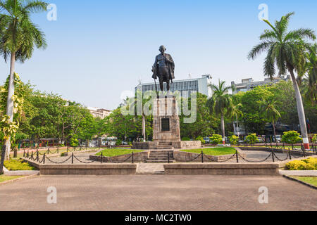 Mahatma Gahdhi statua nel centro di Mumbai, India Foto Stock